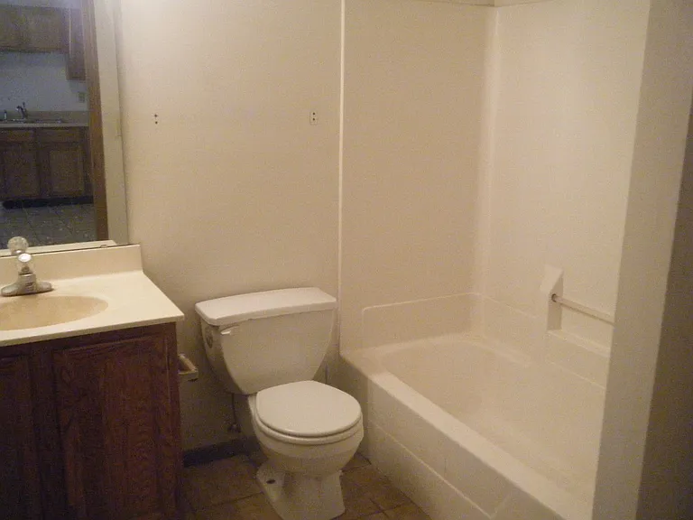 518 N River Rd — Photo 5