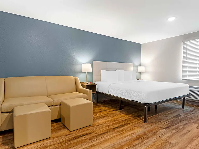 Deluxe Studio - 1 King Bed