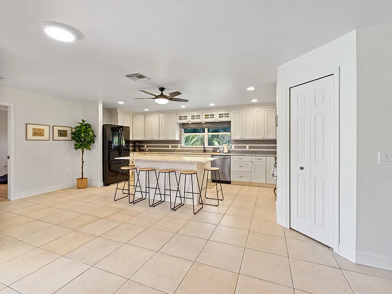2309 SW 27th St — Photo 24