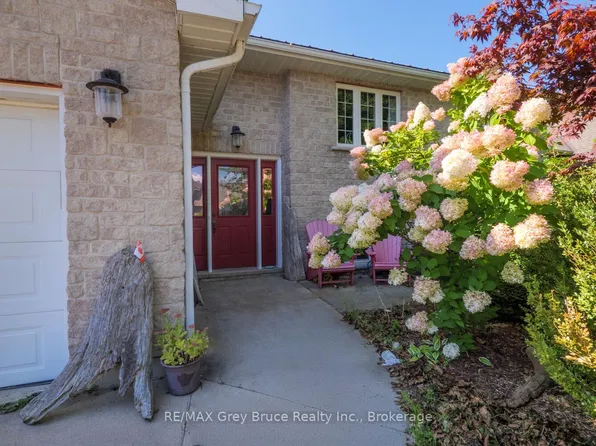 958 Highland St, Saugeen Shores, ON N0H 2C2