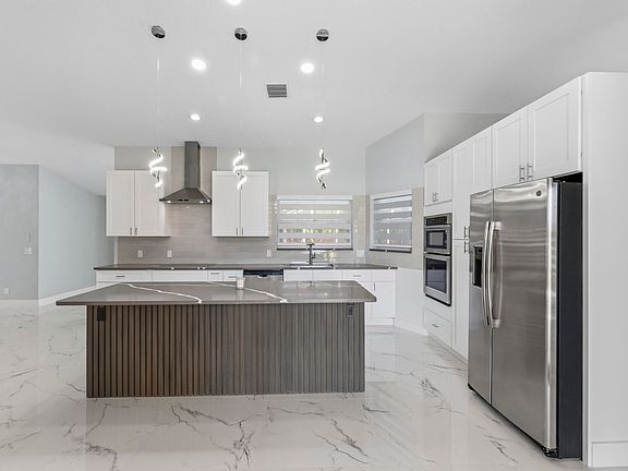 4th image of 104 Oxford Ct #0
