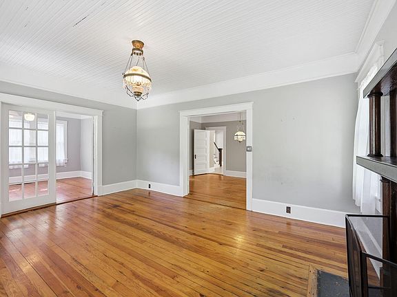 29th image of 439 Lake View Rd