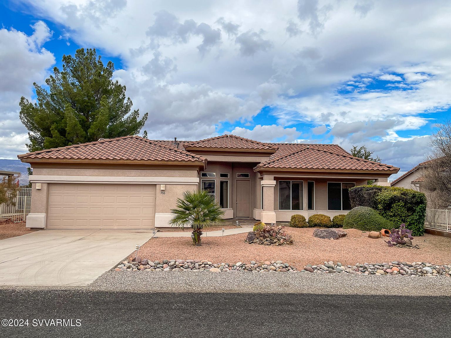 766 S Wandering River Rd