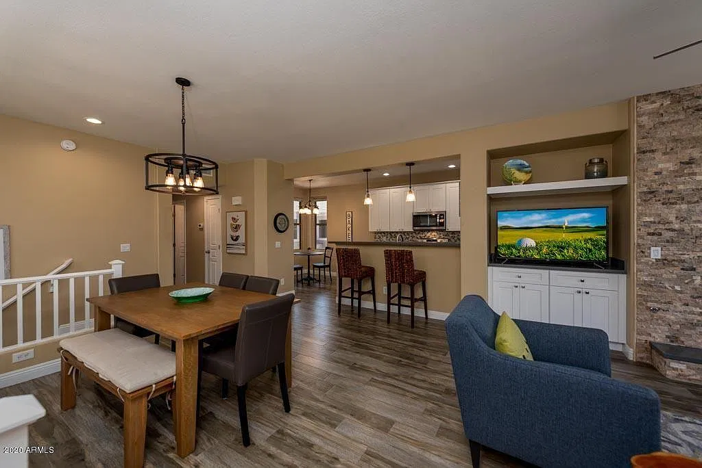 2 bed, 1243 sqft, $5,900 — Photo 1