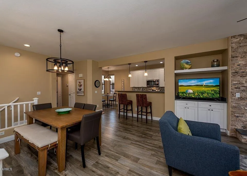 15221 N Clubgate Dr #2057