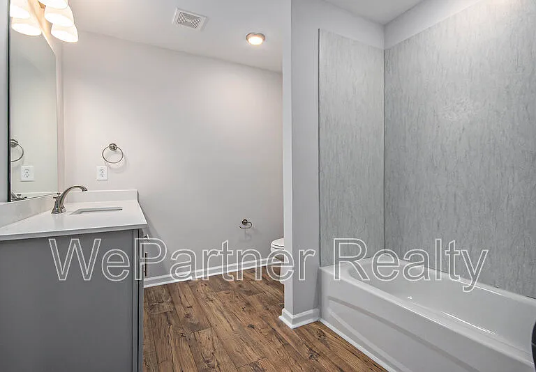 100 Crest Pointe — Photo 15