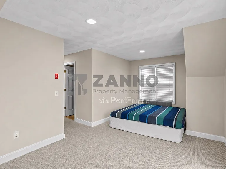 498 Park Ave — Photo 19