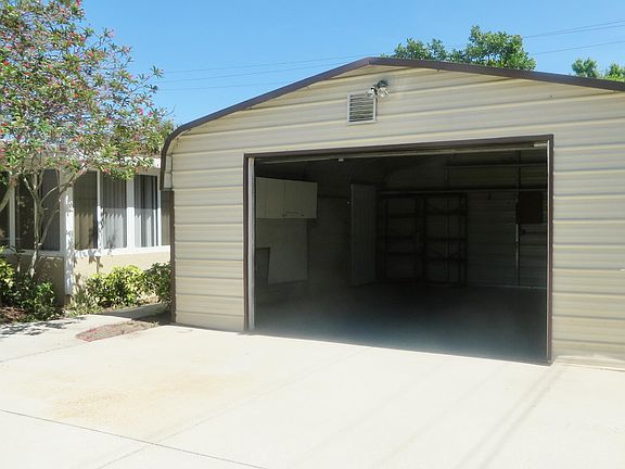 Detached 2 Car Garage