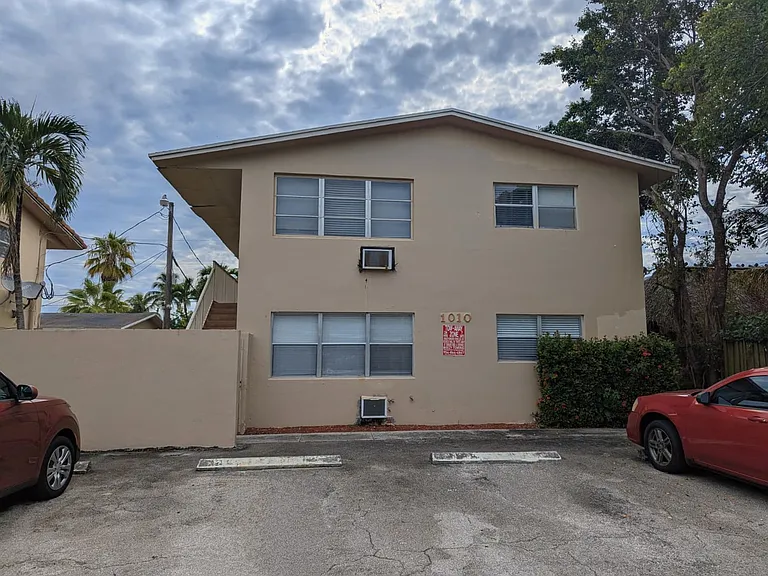 1010 SW 16th Ave — Photo 1