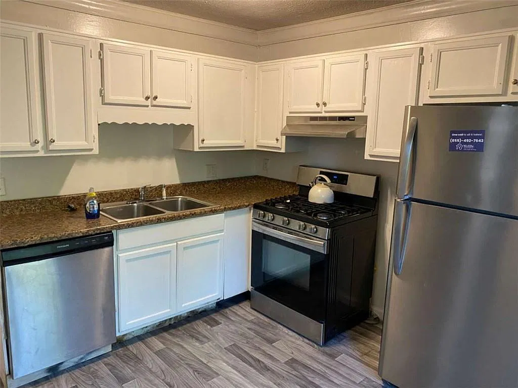 3 bed, 2.5 bath, $1,550 — Photo 2