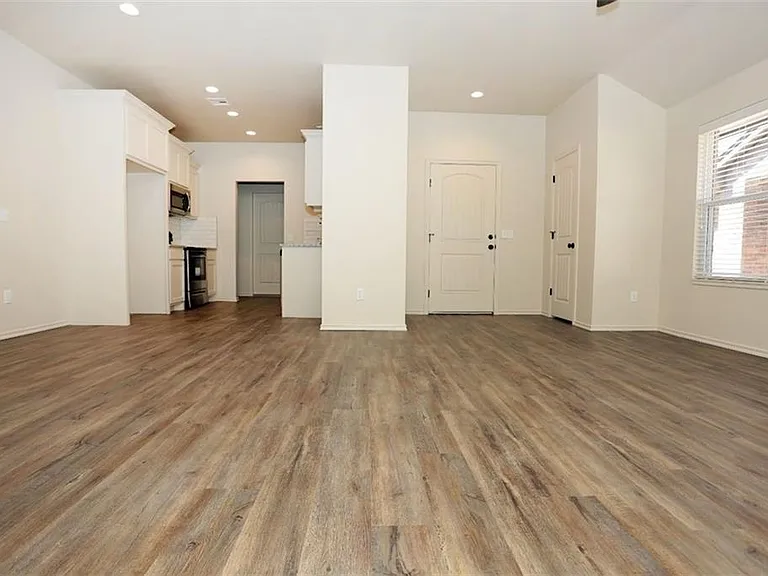 433 Chalk Hill Ct — Photo 8