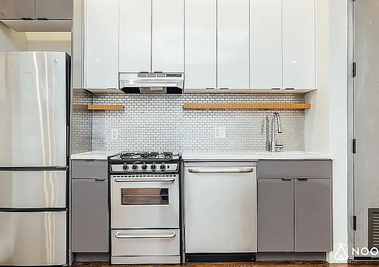 60-15 Myrtle Ave #Y — Photo 2