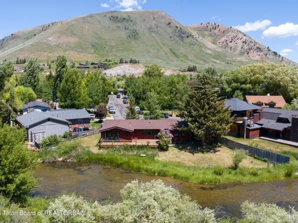 580 Dogwood Dr, Jackson, WY 83001