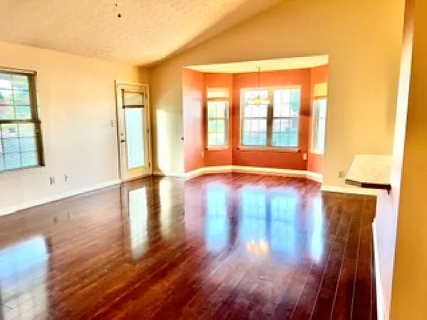2 bed, 1326 sqft, $1,550 — Photo 4