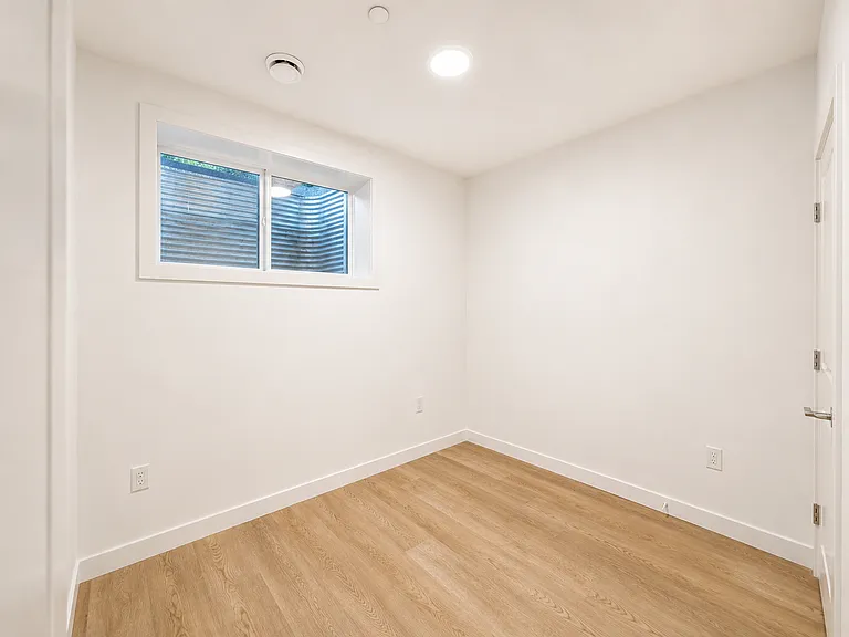 227 26th Ave NE #201-B — Photo 7