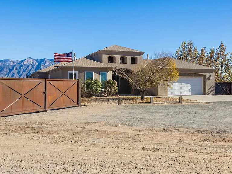 5701 Rio Animas Rd NE — Photo 1