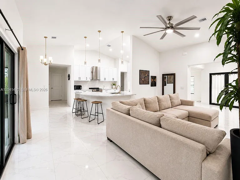 1006 Rush Ave — Photo 7