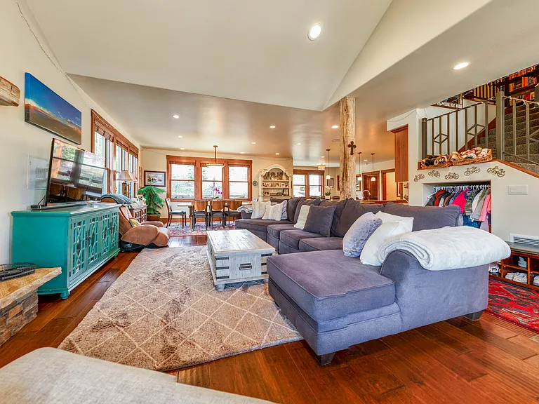 Living room to dinning room