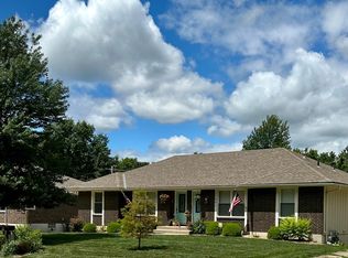 1803 SW Skyline Dr, Blue Springs, MO 64015