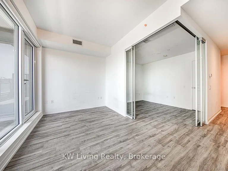 251 Jarvis St #921 — Photo 13