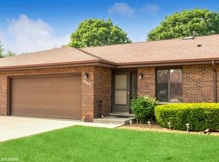 909 Shagbark Rd, New Lenox, IL 60451