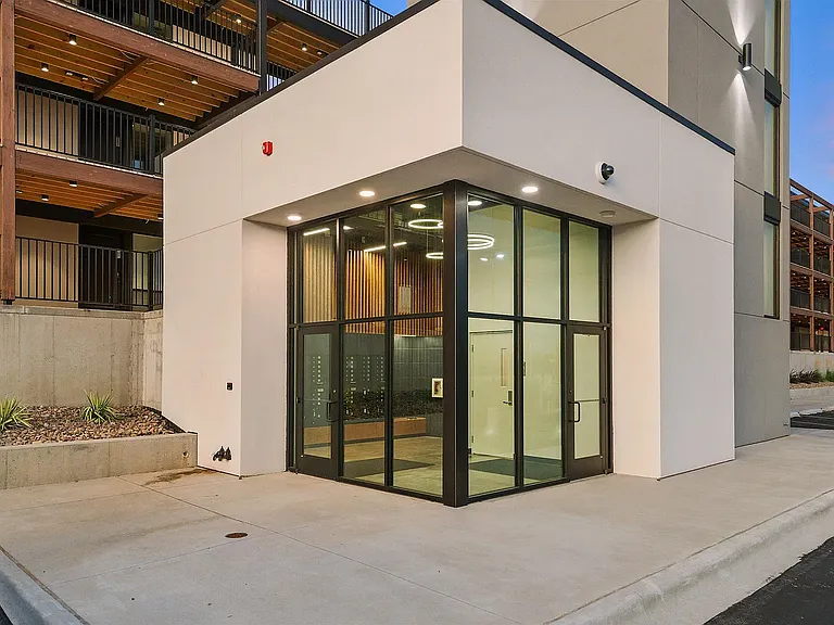 1700 N Manhattan Ave #206 — Photo 20