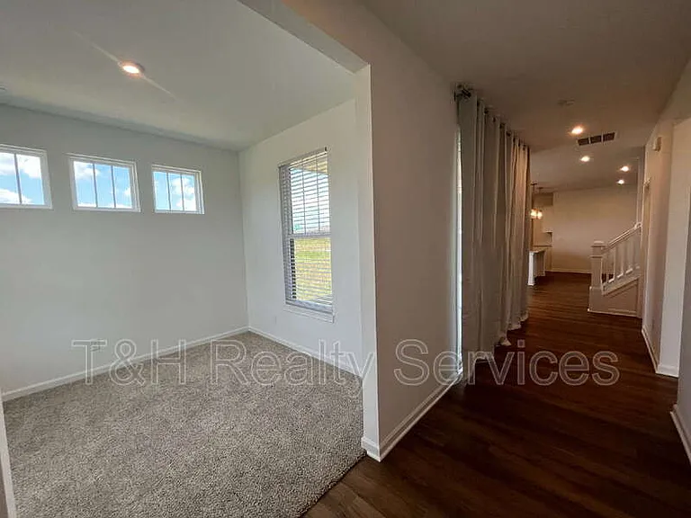 9275 Loyola Way — Photo 9