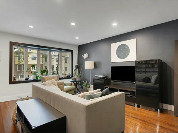 149 West 30th Street image 3 of 26