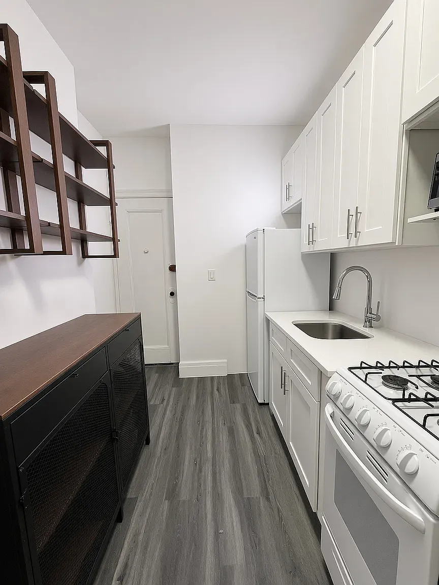 18 King St — Photo 3