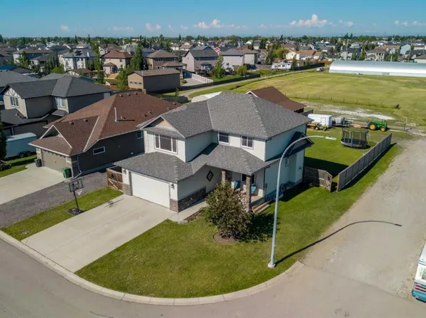 145 E Hanson Dr NE, Rocky View County, AB T0J 1X1