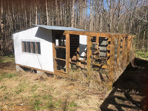 2nd image of 213 Cedar Hill Ln
