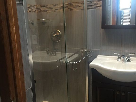 5th image of 1059 Jackson Ave APT 3C