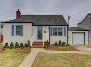 73 Cedar Dr, Farmingdale, NY 11735