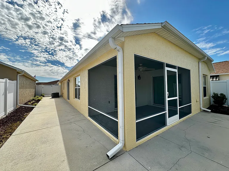 2079 Hydrangea Ave — Photo 11