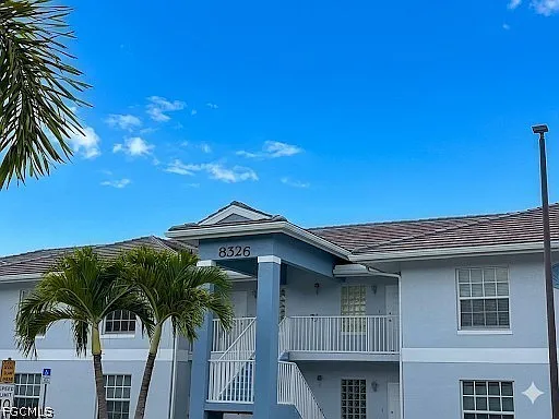 2 bed, 2.0 bath, 932 sqft, $1,200 — Photo 2