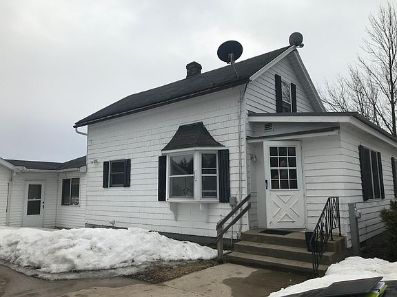 Bay window in dining room