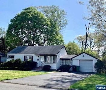 452 Oregon St, Paramus, NJ, 07652