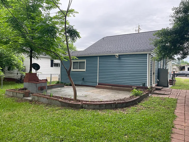 1807 McDowell St — Photo 14