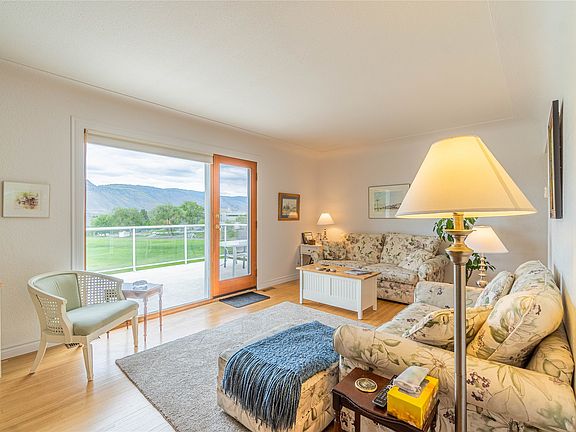 2nd image of 718 Fraser Cres