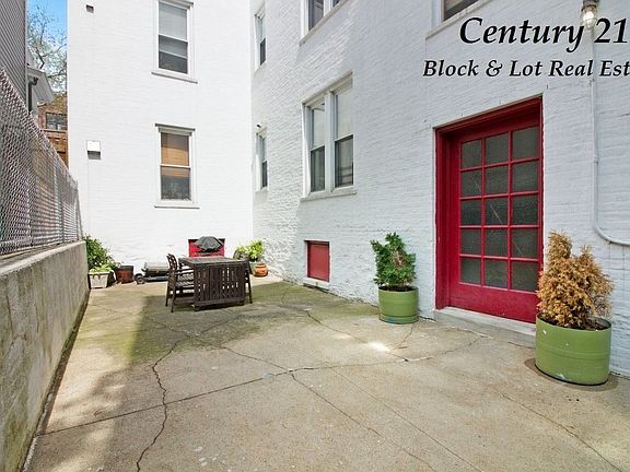2nd image of 728 41st St APT 1D