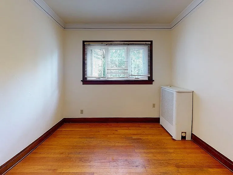 2530 Kendall Ave — Photo 9