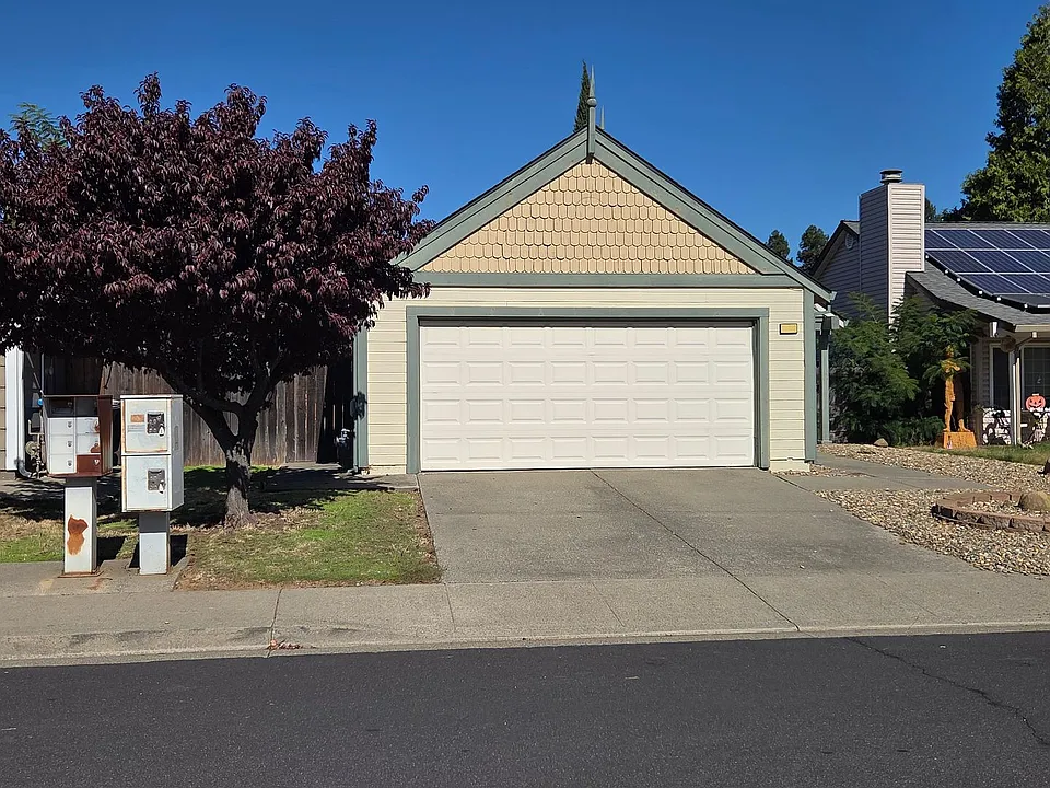 203 Catalpa Ln