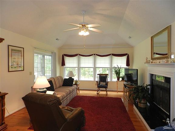 4th image of 33 Fairway Drive SW