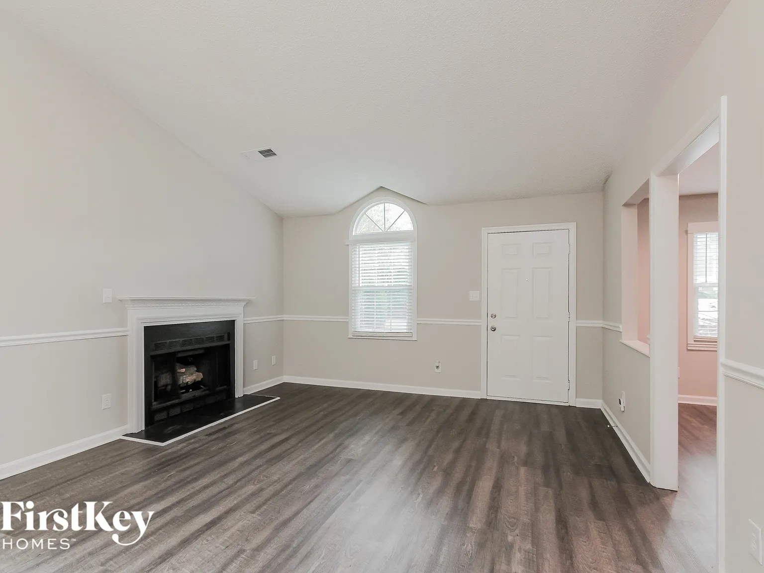 3 bed, 2.0 bath, 1252 sqft, $2,305 — Photo 4