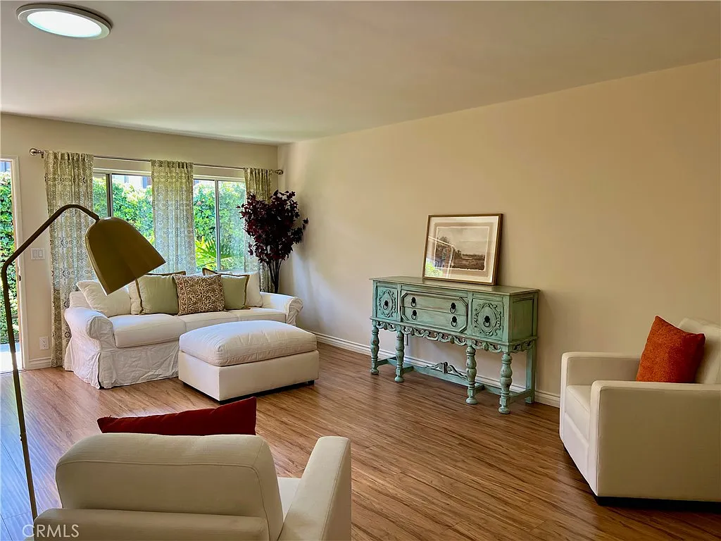 1 bed, 800 sqft, $2,600 — Photo 3