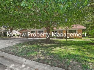 1110 Rosedale Dr, Gainesville, TX 76240