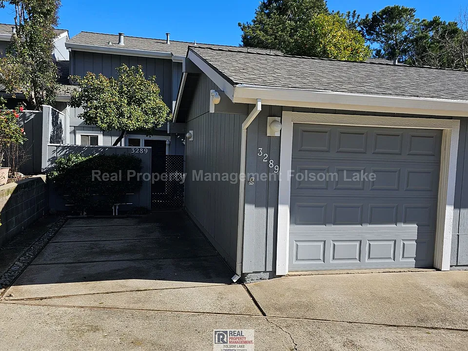 3289 Amethyst Ln