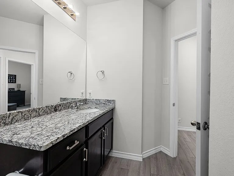544 Lilac Shls — Photo 40