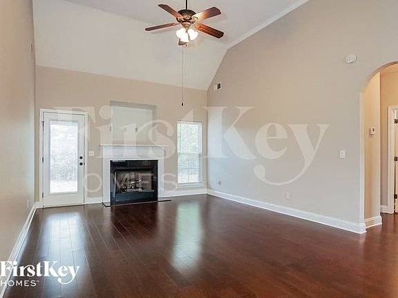 3rd image of 1012 Pilgrim Ln