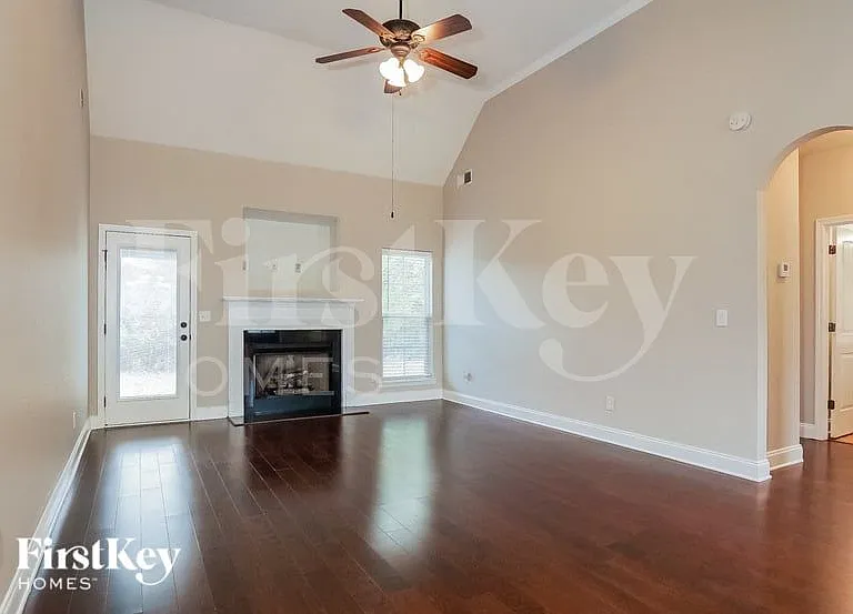1012 Pilgrim Ln — Photo 3